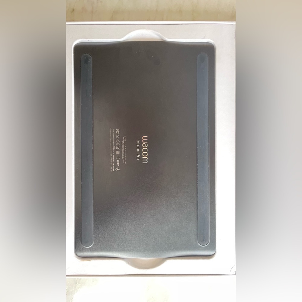 WACOM PTH660 w/o pen barely used